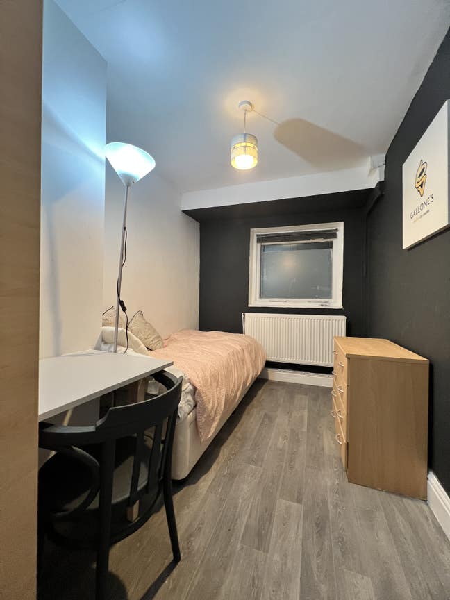 Single Room Near Hospital Main Photo