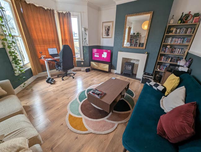 1 bedroom in lovely airy spacious 2 bed flat  Main Photo