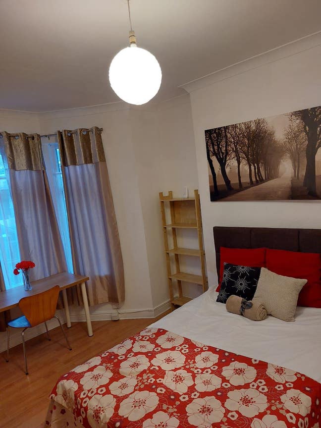 Female Double  Room  in  Roath   Main Photo