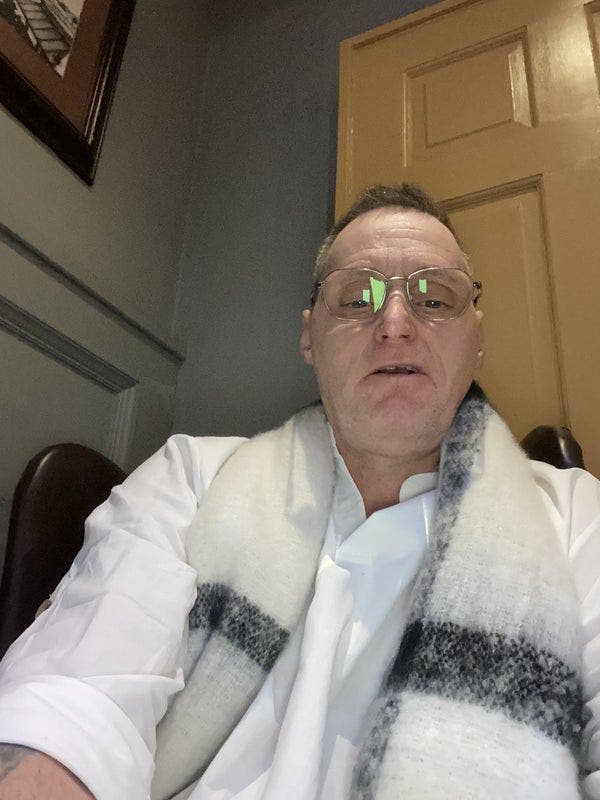 I am a 54 year old man looking to move out of... Main Photo