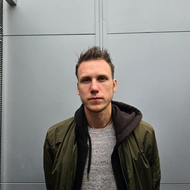 Young smart guy looking for room Main Photo