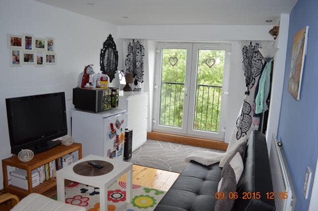 Wimbledon - ensuite room in family house share, Main Photo