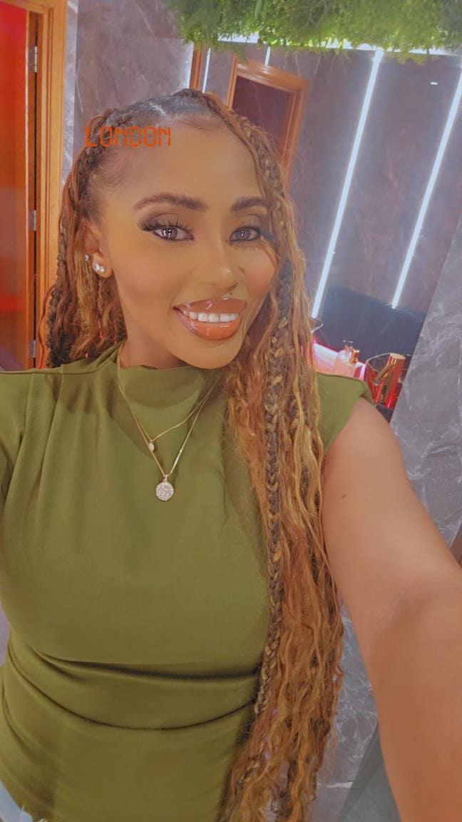 Professional adult looking for a flat share ensuit Main Photo