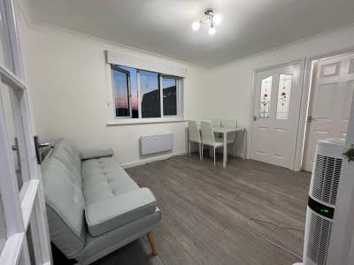 Looking for tenant for 1 bedroom flat  Main Photo