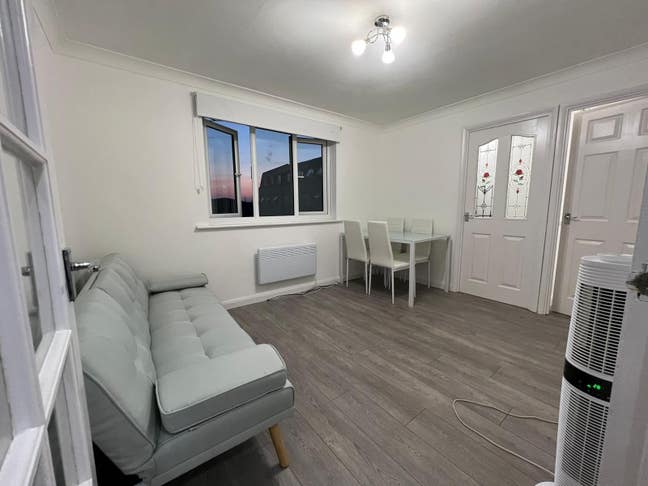 Looking for tenant for 1 bedroom flat  Main Photo