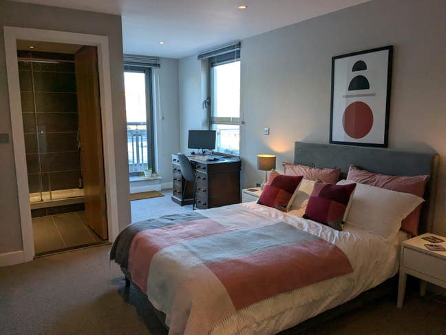 En-Suite Double Room in Harbourside Flatshare  Main Photo