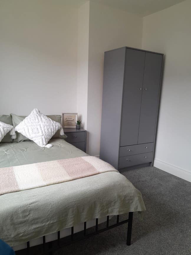 Walking Distance to Qa - 3 Rooms Coming Soon! Main Photo