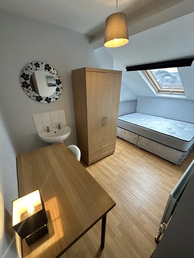 *Book Your Room for Sept’ 2026 Ireton St Botanic* Main Photo