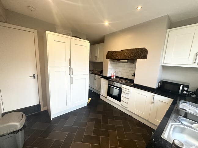 Lovely House Share (Near Burley Station) - 2 SAM Main Photo