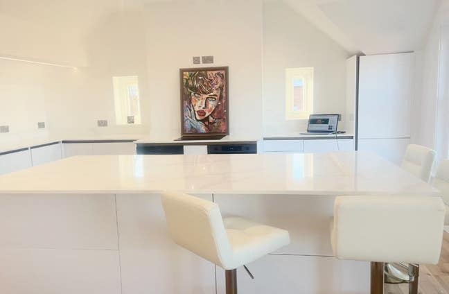 Stunning rooms in immaculate new  flat  Main Photo