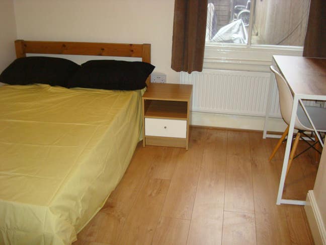 Double Room - Wood Green Main Photo