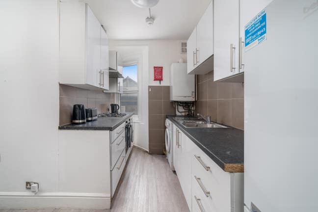5 Bed Terraced House in E1 Main Photo