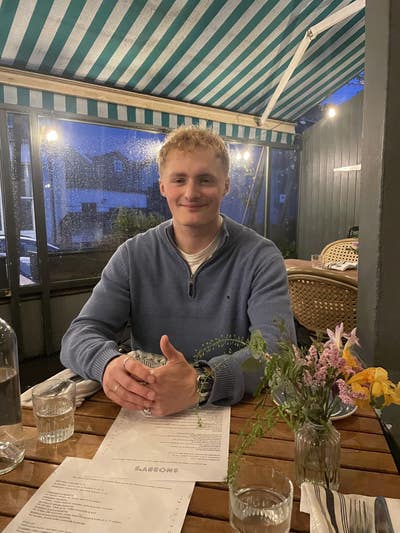 Professional Male seeks a double room Main Photo