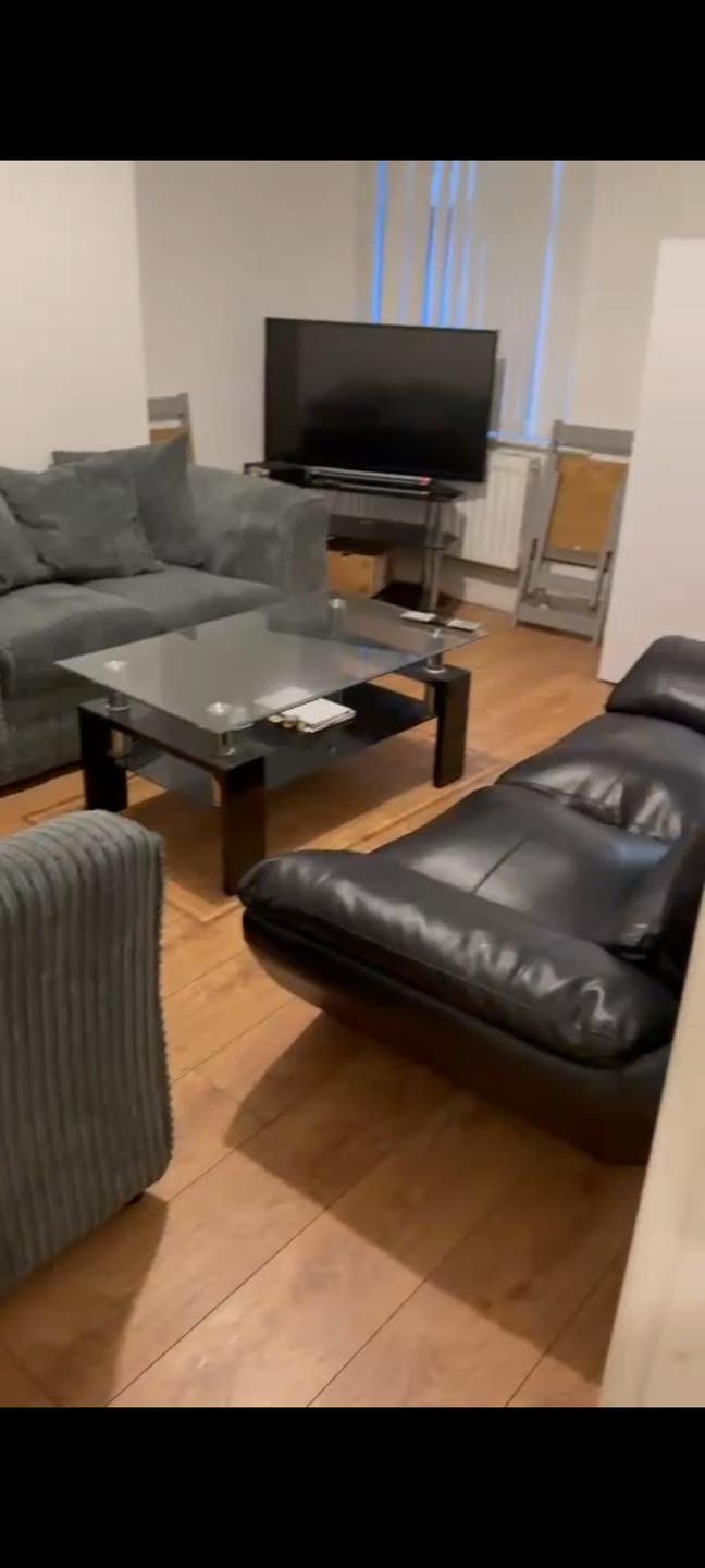 One Double Bedroom in 4-bed house share Main Photo