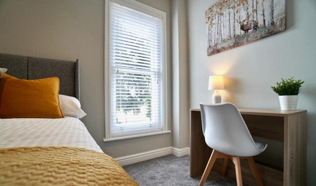 Premium Hotel Quality Large Ensuite Room Main Photo