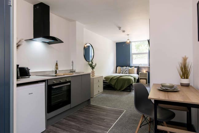 Studio Rooms Available - Bills Included (DE23) Main Photo