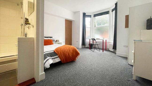 💎Large Double En-Suite💎 | Fast Wifi | Main Photo