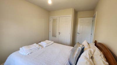  Large  Double  Room  (Prefer  FEMALE)  Main Photo