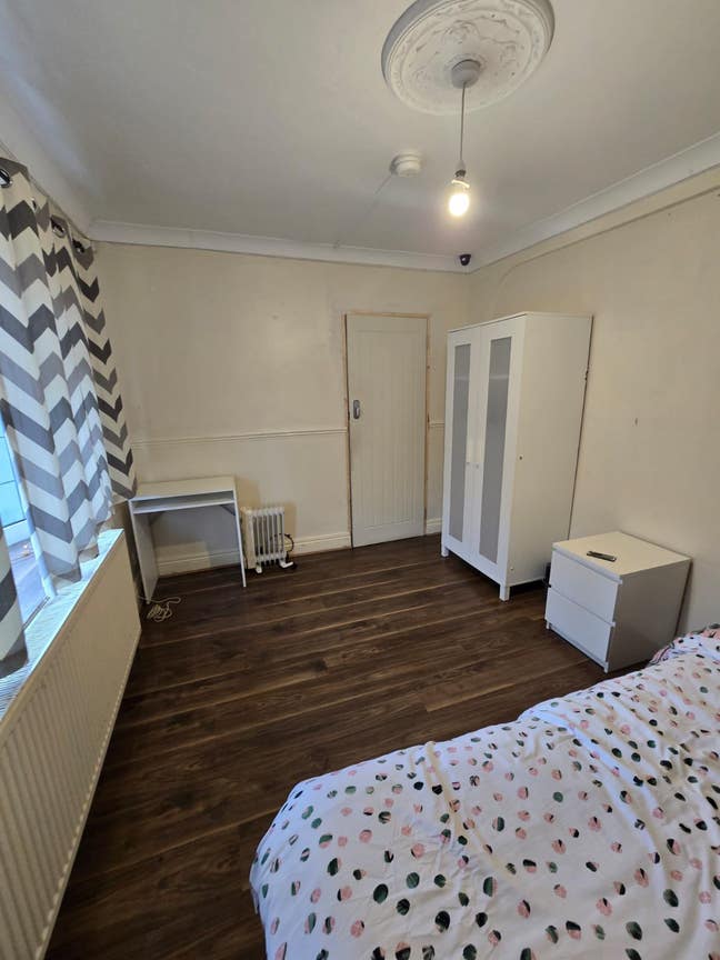 Spacious Double Room to Let in Becontree Dagenham Main Photo