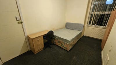 Bedrooms Salford, Bills Inc, near transport Uni, s Main Photo