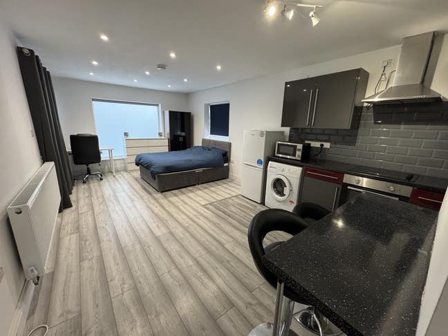 Furnished Studio Flat To Rent All bills included  Main Photo
