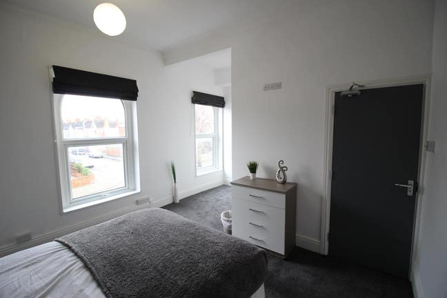 Modern, 6 Bedroom, En-suited, Shared House Main Photo