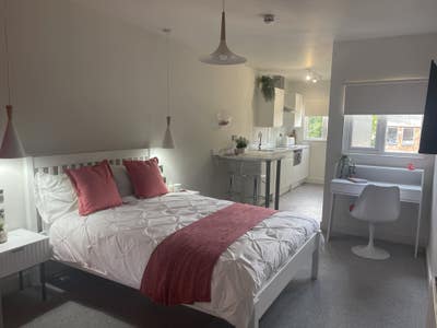 Studio Living - Close to City Centre & Markeaton Main Photo