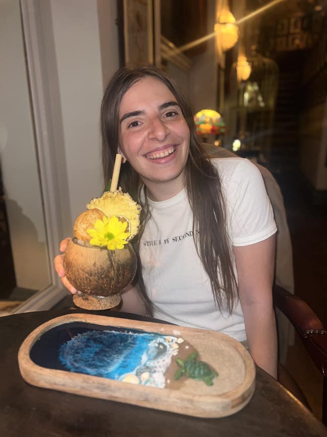 female aged 25 looking for a double in SW L Main Photo