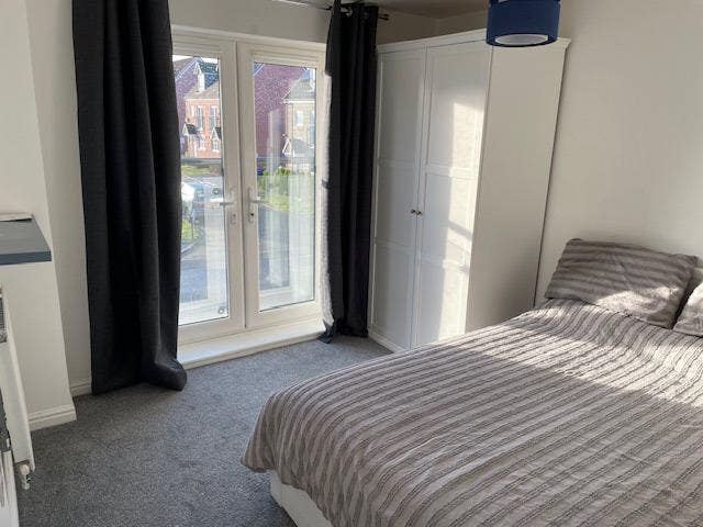 Lovely Room with own private bathroom Main Photo