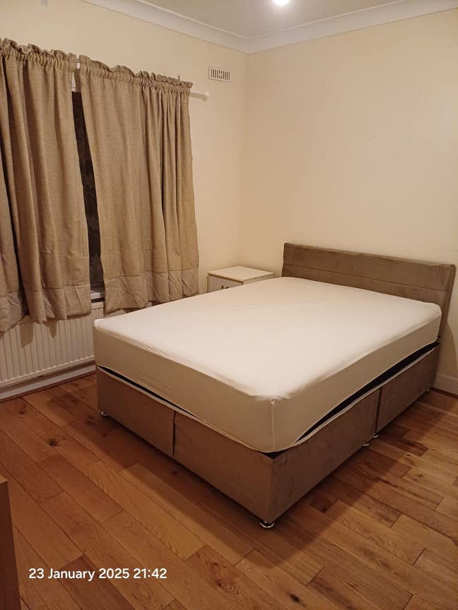 Bright Double room Kingsbury Main Photo