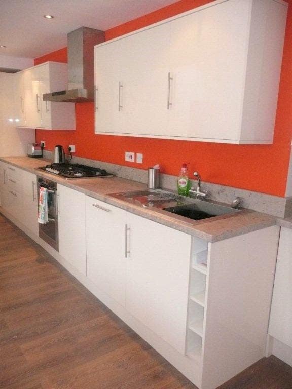1 Bright front double room & share shower with 1  Main Photo