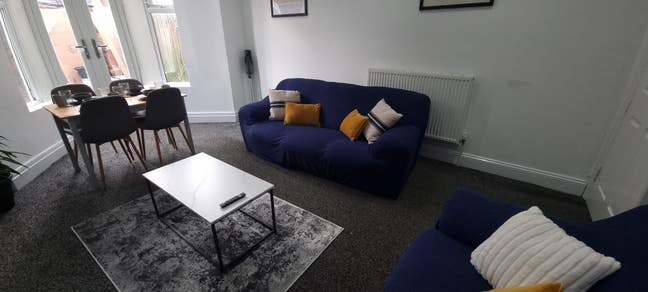 Double En-suite, central location Main Photo