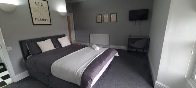 Double En-suite, central location Main Photo