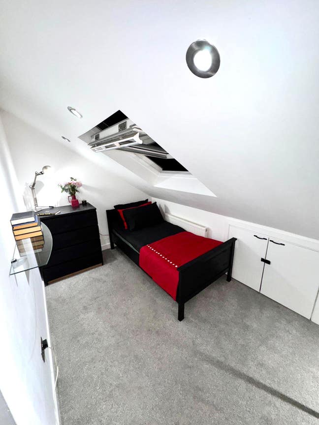 Spacious Bedroom Available in Fantastic Location Main Photo