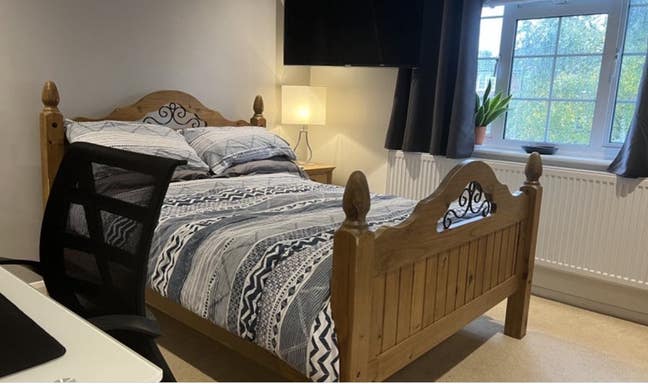 Double bed room available Mid September  Main Photo