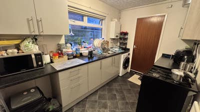 Double Room available for couple, (Muslim Prefer) Main Photo
