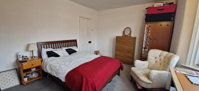 Bay-windowed double bedroom, St Thomas. Main Photo