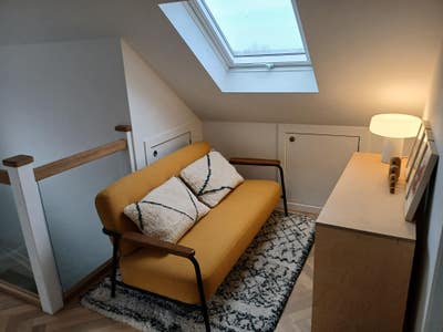 Modern loft space with double room & en-suite Main Photo