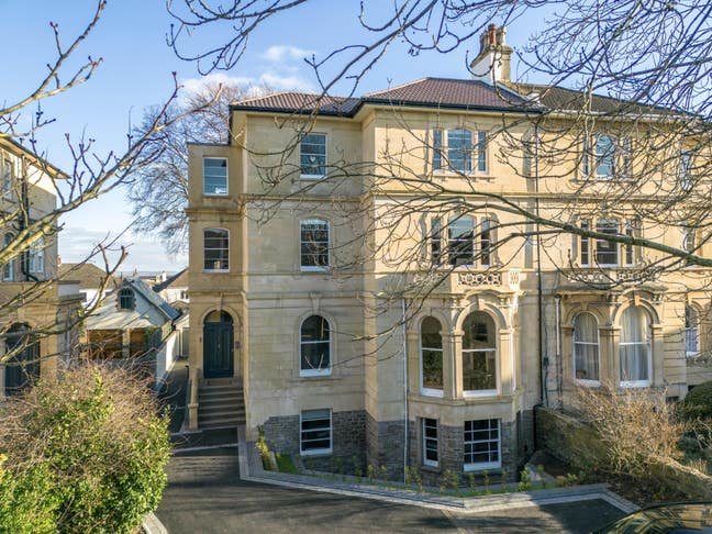 Room In the most exclusive address in Bristol Main Photo