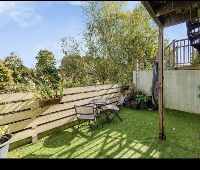 Self contained studio with own facilities.  Main Photo