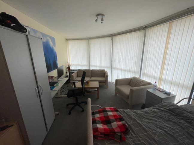 Spacious Room for Rent in Prime B1 Location! Main Photo