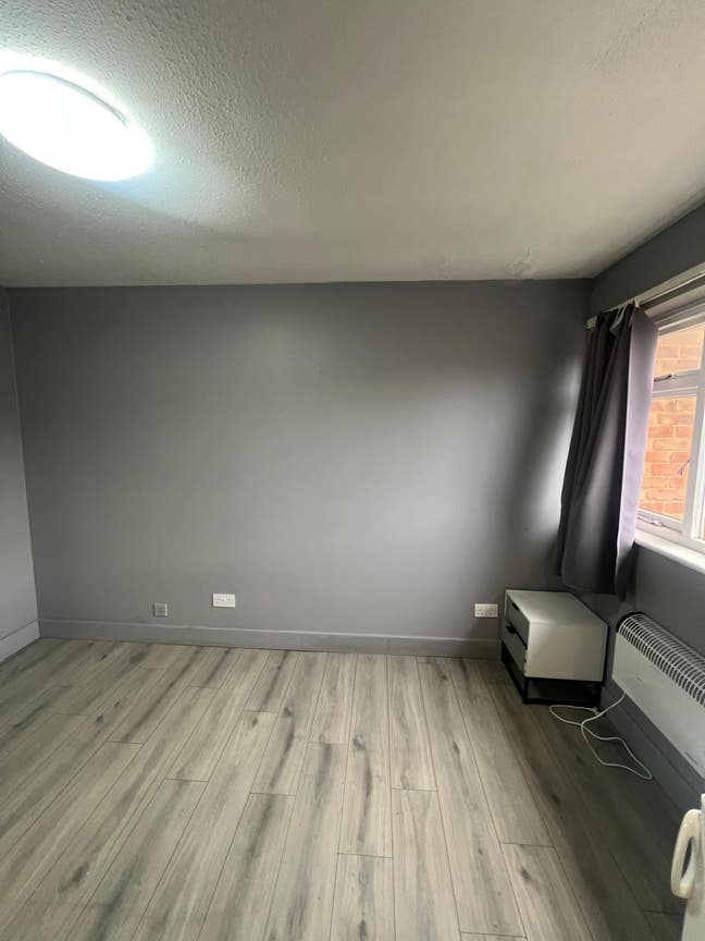 Studio Room in Bracknell Rg129AZ  Main Photo