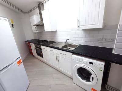 Spacious Modern 2 Bedroom Flat Close to Stratford  Main Photo
