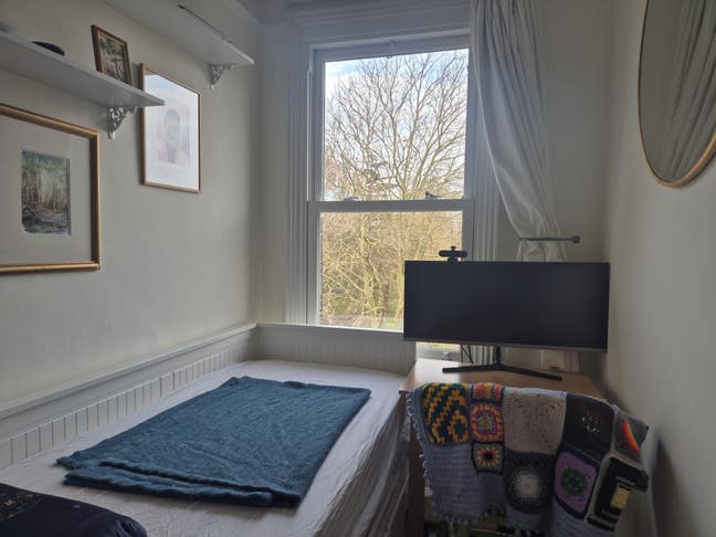 Cosy room with a beautiful park view Main Photo