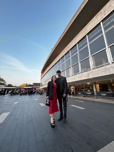 Young professionals looking for a flat Main Photo