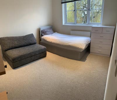Good size ensuite room  in great location Main Photo