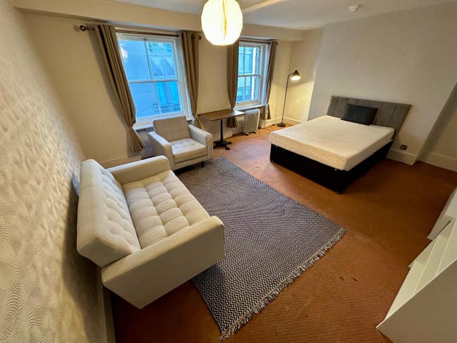 *Rare* Enormous Double Bed Room in Heart of Soho Main Photo
