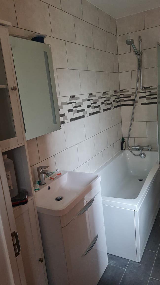 Room to Rent -2 min to Erith Station available  1  Main Photo