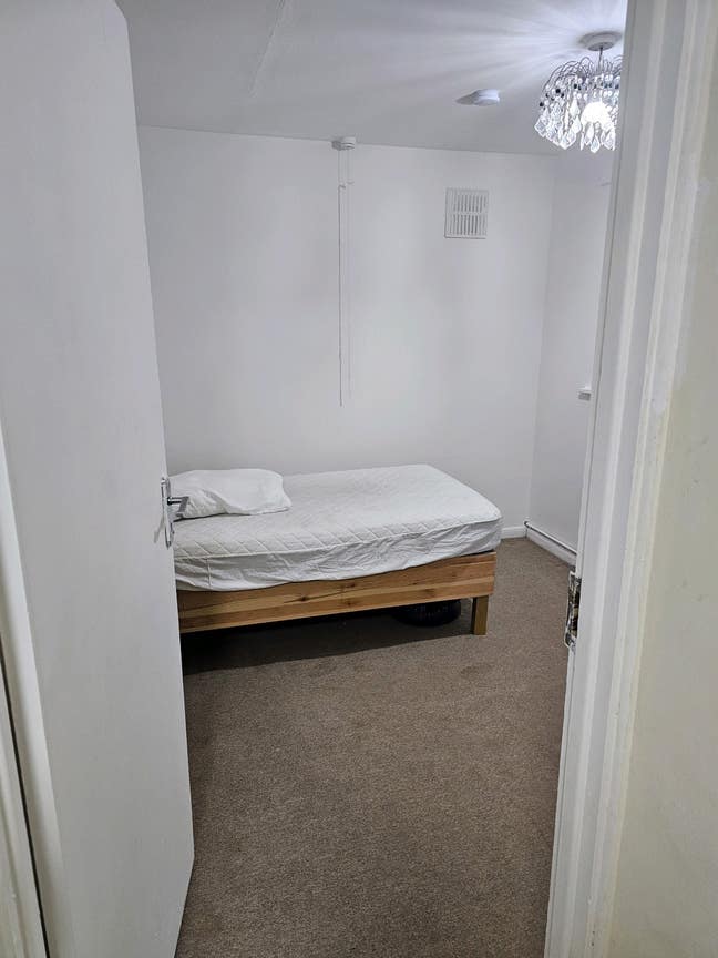 A perfectly tidy double room is ready for you. Main Photo