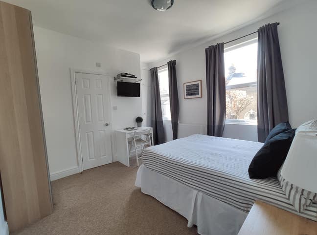 En-Suite Room  -  Surrey Quays   Main Photo